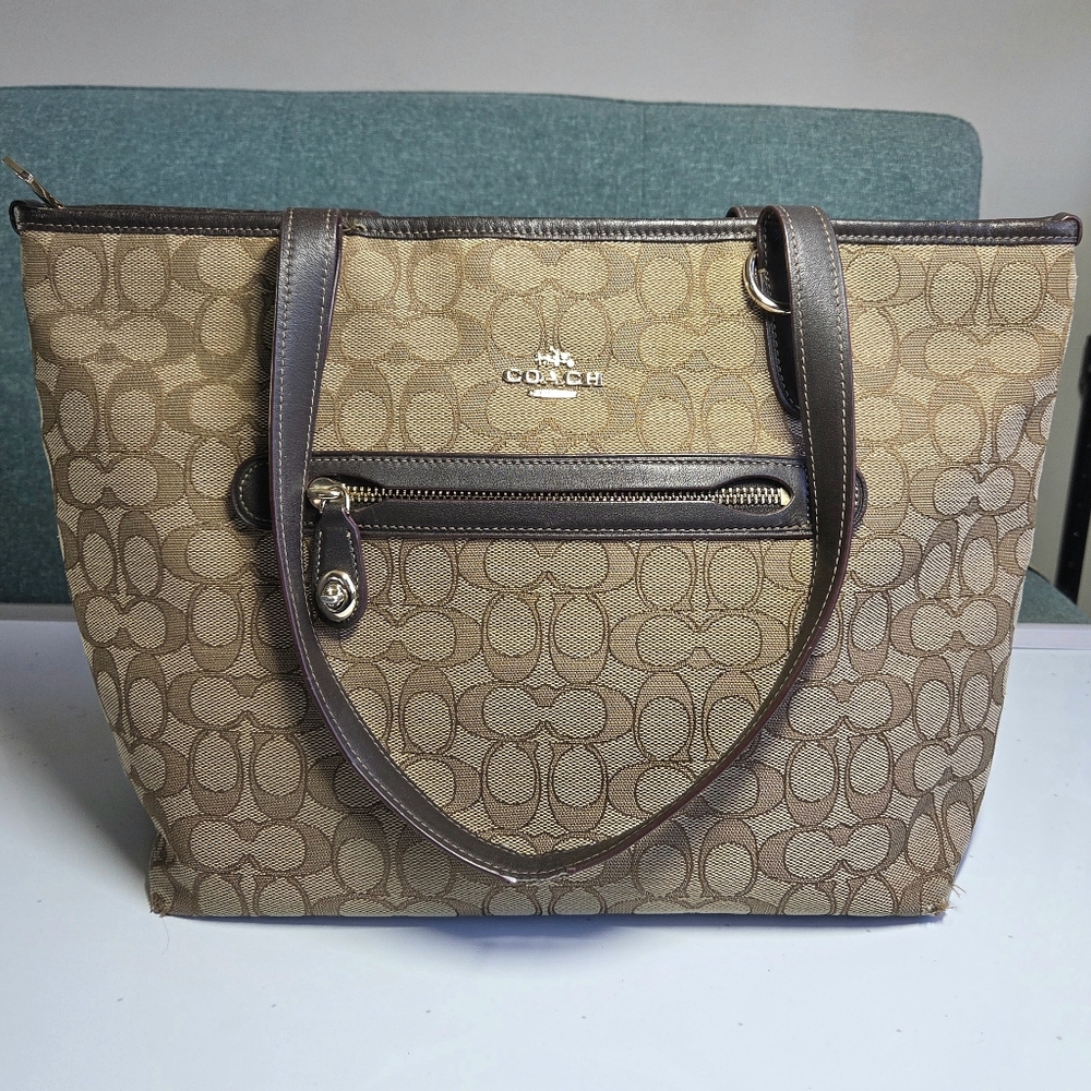 Coach 'Taylor Tote' in Signature Jacquard  Tan & Brown with Gold Hardware - Picture 2 of 15